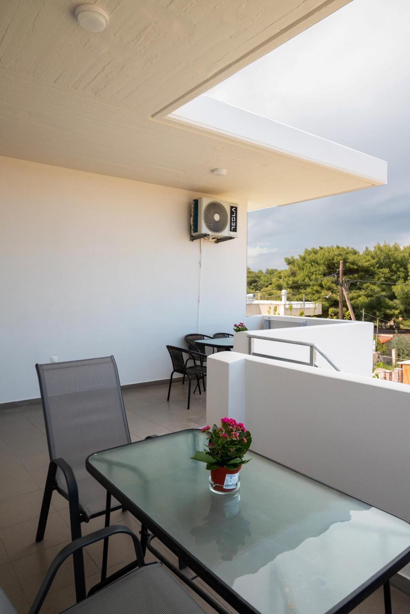 Airport Palmtree Apartments - 15Min From Airport Артеміда Екстер'єр фото