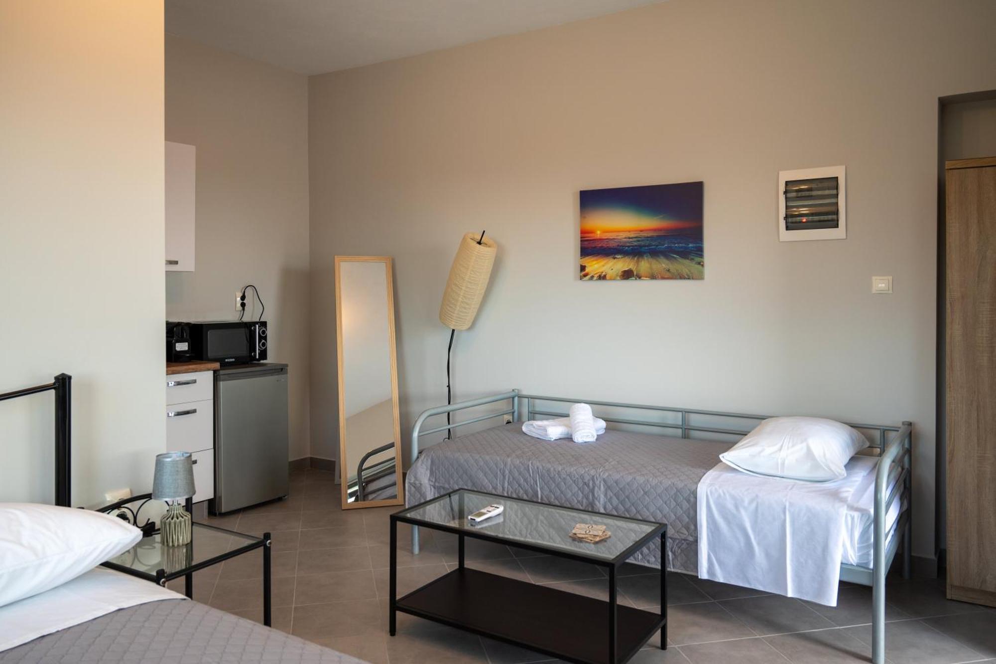 Airport Palmtree Apartments - 15Min From Airport Артеміда Екстер'єр фото