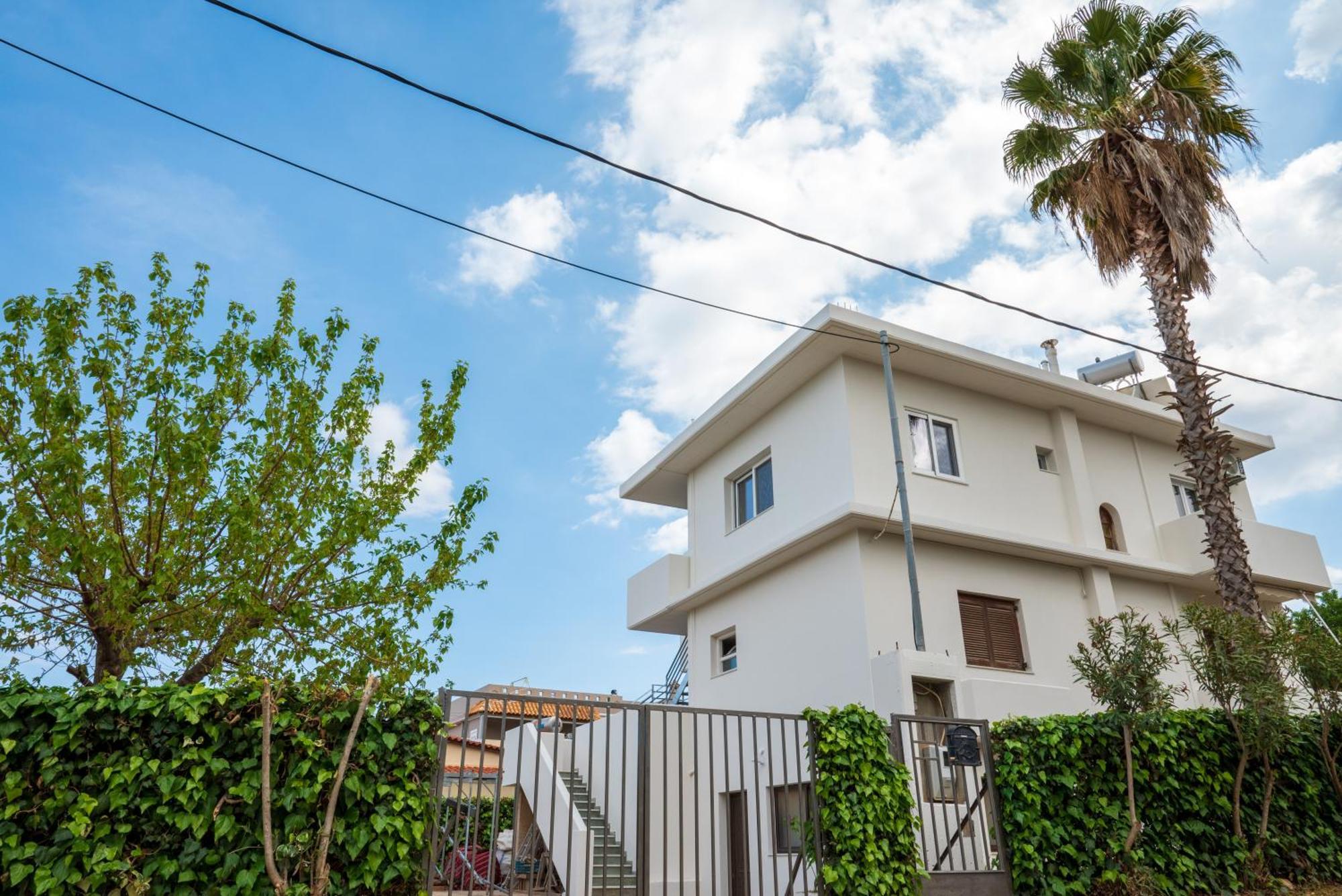 Airport Palmtree Apartments - 15Min From Airport Артеміда Екстер'єр фото
